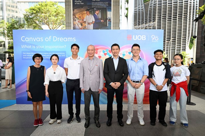 /Guest-of-Honour Acting Minister Mr. David Neo, Mr. Wee Ee Cheong, and Ms. Janet Young pose with two young beneficiaries and three inspiring youths - Bian Tong, Bill Chan, and Stephy Chien - at the event.