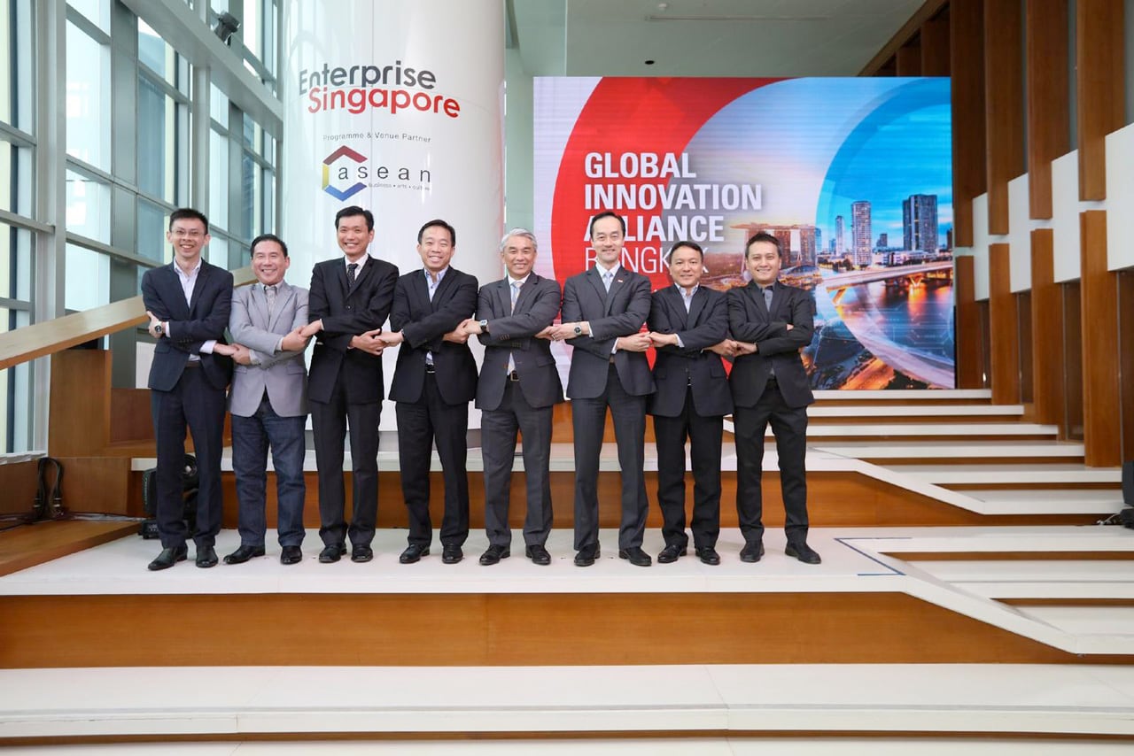 The FinLab’s Co-Head, Mr. Felix Tan (second from left) together with Singapore Senior Minister of State, Ministry of Trade and Industry Dr. Koh Poh Koon (third from right), and other partners at the launch of the Global Innovation Alliance in Bangkok.