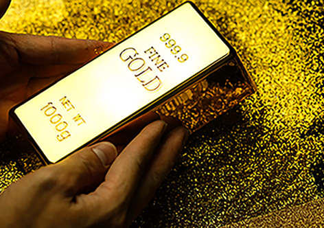 The glitter continues in gold